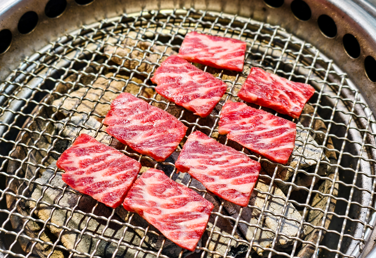 [高雄]狼道燒肉-最划算高雄和牛燒肉活體海鮮套餐~超乎想像2026高雄母親節四人餐 @美食好芃友（芃芃）
