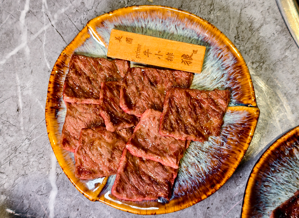 [高雄]狼道燒肉-最划算高雄和牛燒肉活體海鮮套餐~超乎想像2026高雄母親節四人餐 @美食好芃友（芃芃）