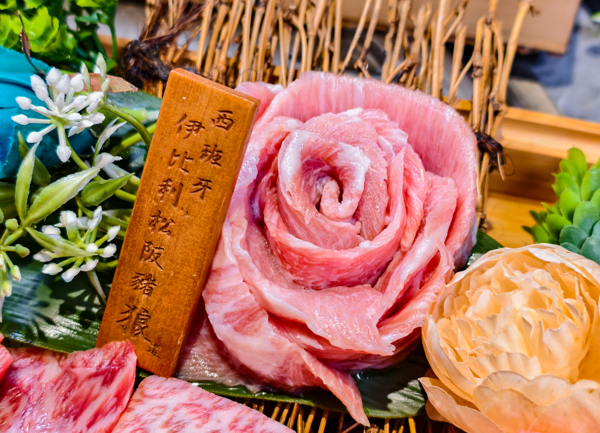 [高雄]狼道燒肉-最划算高雄和牛燒肉活體海鮮套餐~超乎想像2026高雄母親節四人餐 @美食好芃友（芃芃）