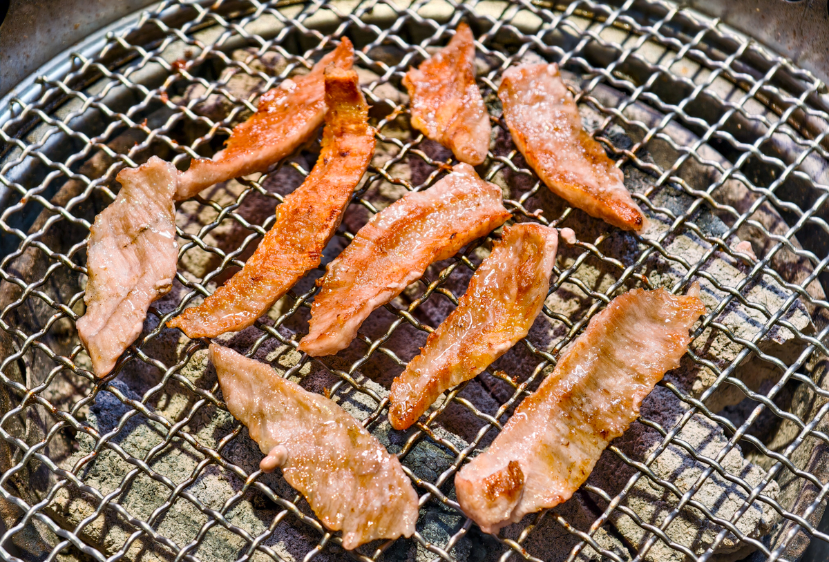[高雄]狼道燒肉-最划算高雄和牛燒肉活體海鮮套餐~超乎想像2026高雄母親節四人餐 @美食好芃友（芃芃）