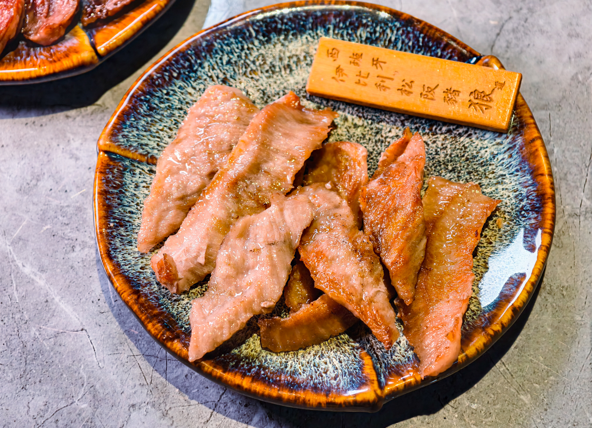 [高雄]狼道燒肉-最划算高雄和牛燒肉活體海鮮套餐~超乎想像2026高雄母親節四人餐 @美食好芃友（芃芃）