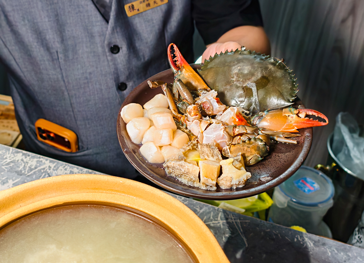 [高雄]狼道燒肉-最划算高雄和牛燒肉活體海鮮套餐~超乎想像2026高雄母親節四人餐 @美食好芃友（芃芃）