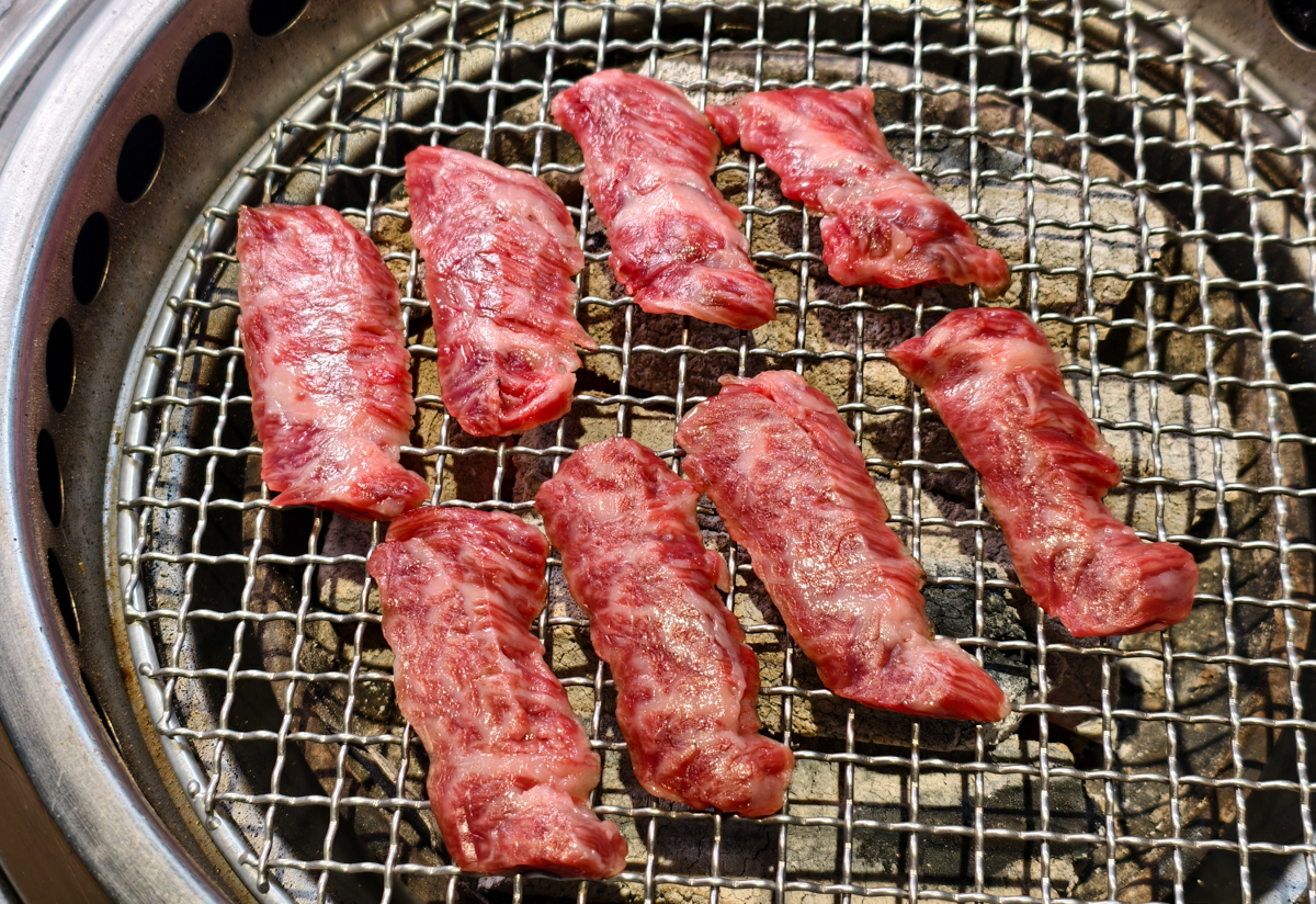 [高雄]狼道燒肉-最划算高雄和牛燒肉活體海鮮套餐~超乎想像2026高雄母親節四人餐 @美食好芃友（芃芃）
