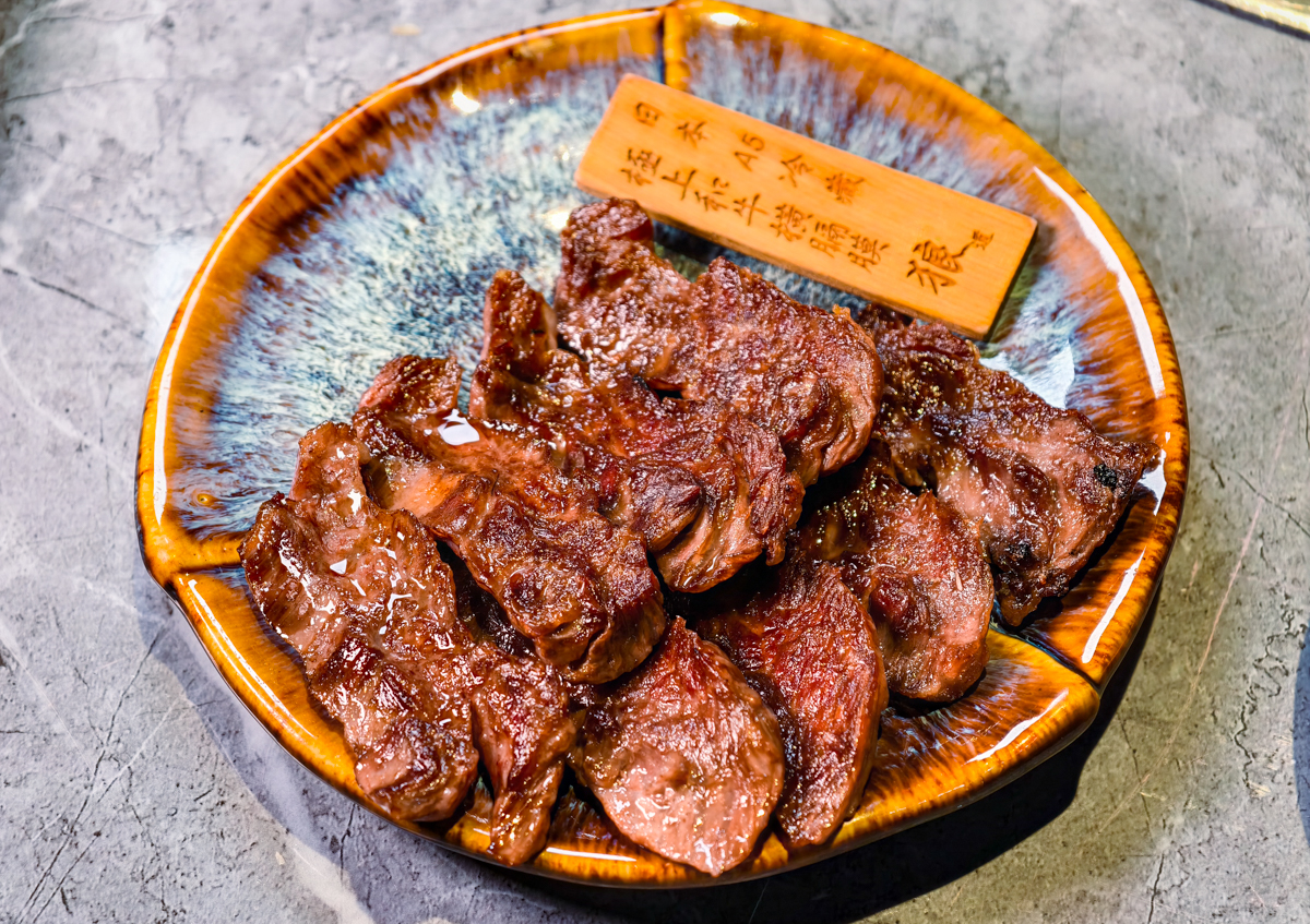 [高雄]狼道燒肉-最划算高雄和牛燒肉活體海鮮套餐~超乎想像2026高雄母親節四人餐 @美食好芃友（芃芃）