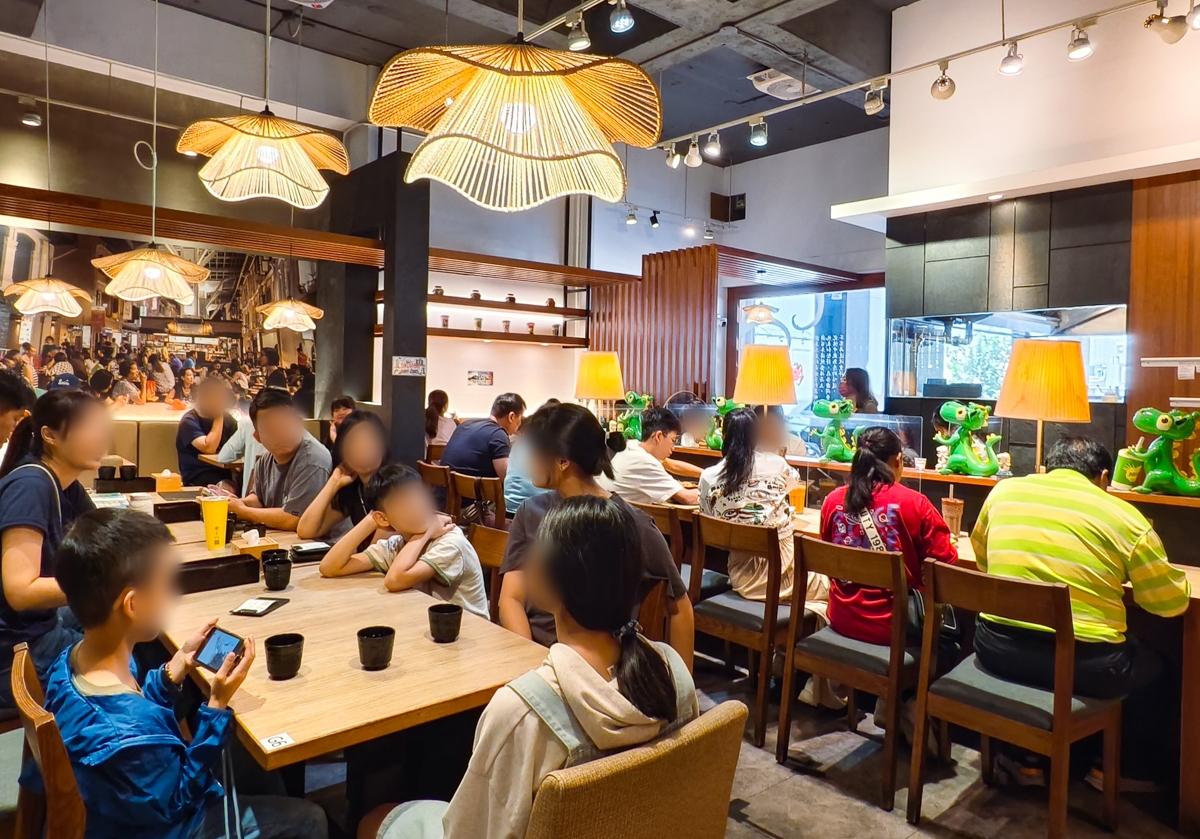 [高雄]老巴剎新加坡風味餐廳-高雄巨蛋周邊人氣南洋餐廳!最濃郁高雄叻沙麵、超嫩海南雞 @美食好芃友（芃芃）