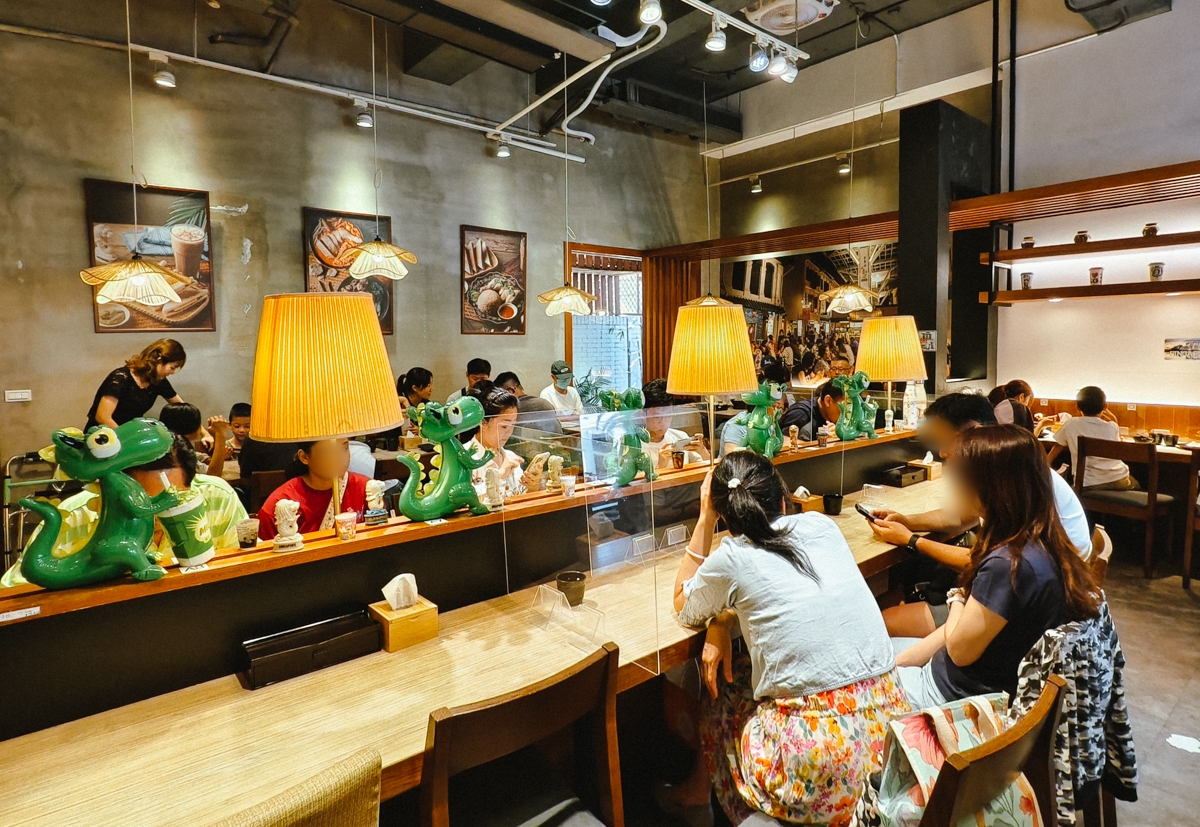 [高雄]老巴剎新加坡風味餐廳-高雄巨蛋周邊人氣南洋餐廳!最濃郁高雄叻沙麵、超嫩海南雞 @美食好芃友（芃芃）