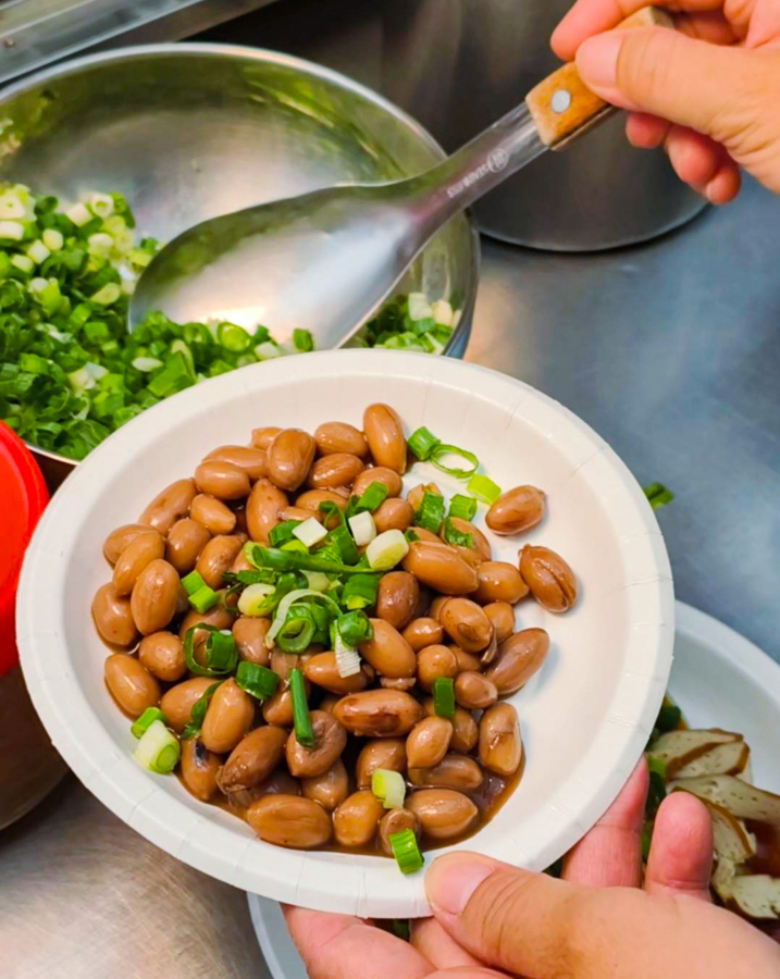 [高雄]壳牛原汁牛肉麵-傳承40年高雄牛肉麵老店~經典紅燒牛肉麵、晚來吃不到巨量牛軟骨麵 @美食好芃友（芃芃）