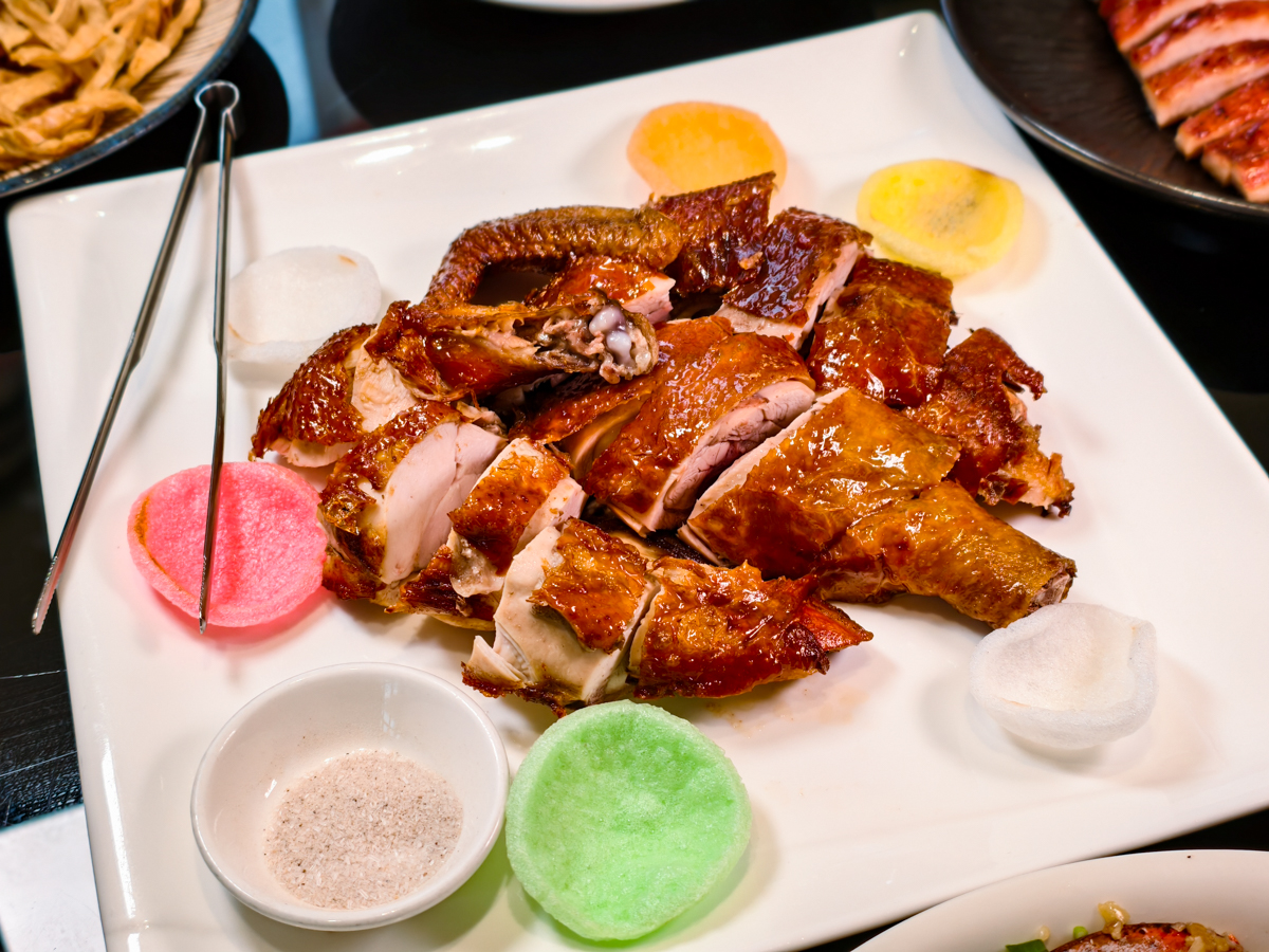 [高雄]常粵-高雄巨蛋商圈最新家家常港式餐廳! 必點脆皮炸子雞! @美食好芃友（芃芃）