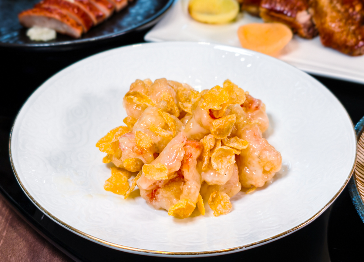 [高雄]常粵-高雄巨蛋商圈最新家家常港式餐廳! 必點脆皮炸子雞! @美食好芃友（芃芃）