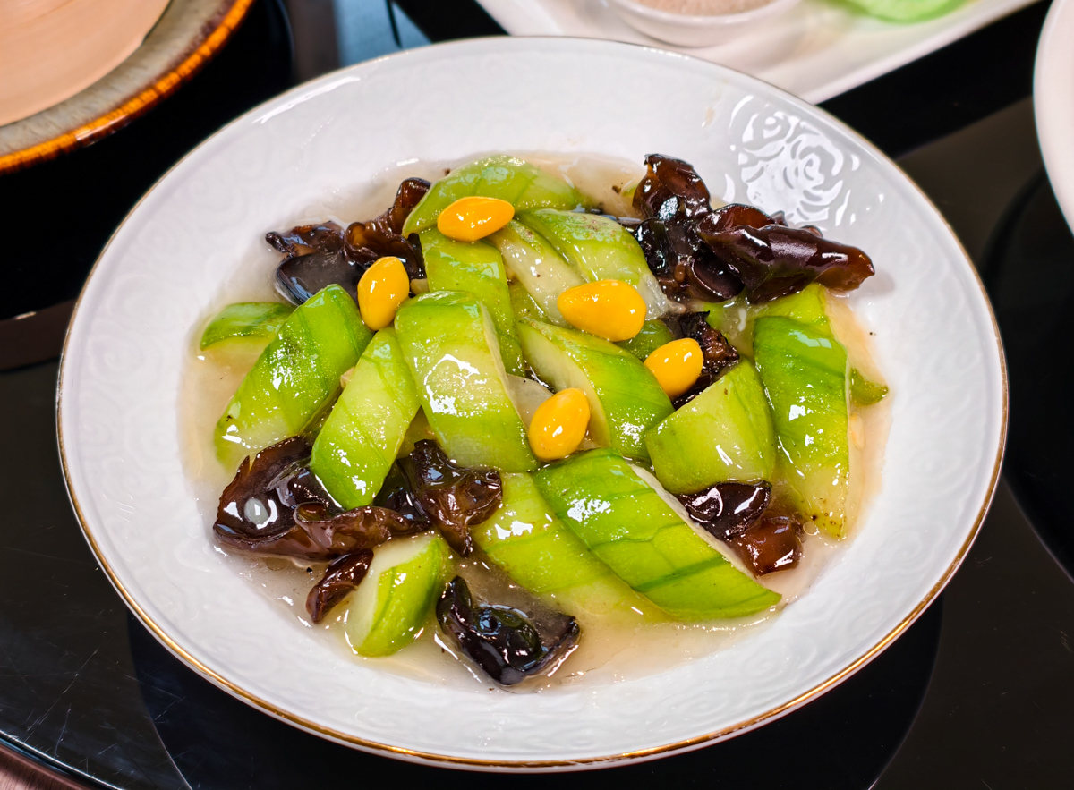 [高雄]常粵-高雄巨蛋商圈最新家家常港式餐廳! 必點脆皮炸子雞! @美食好芃友（芃芃）
