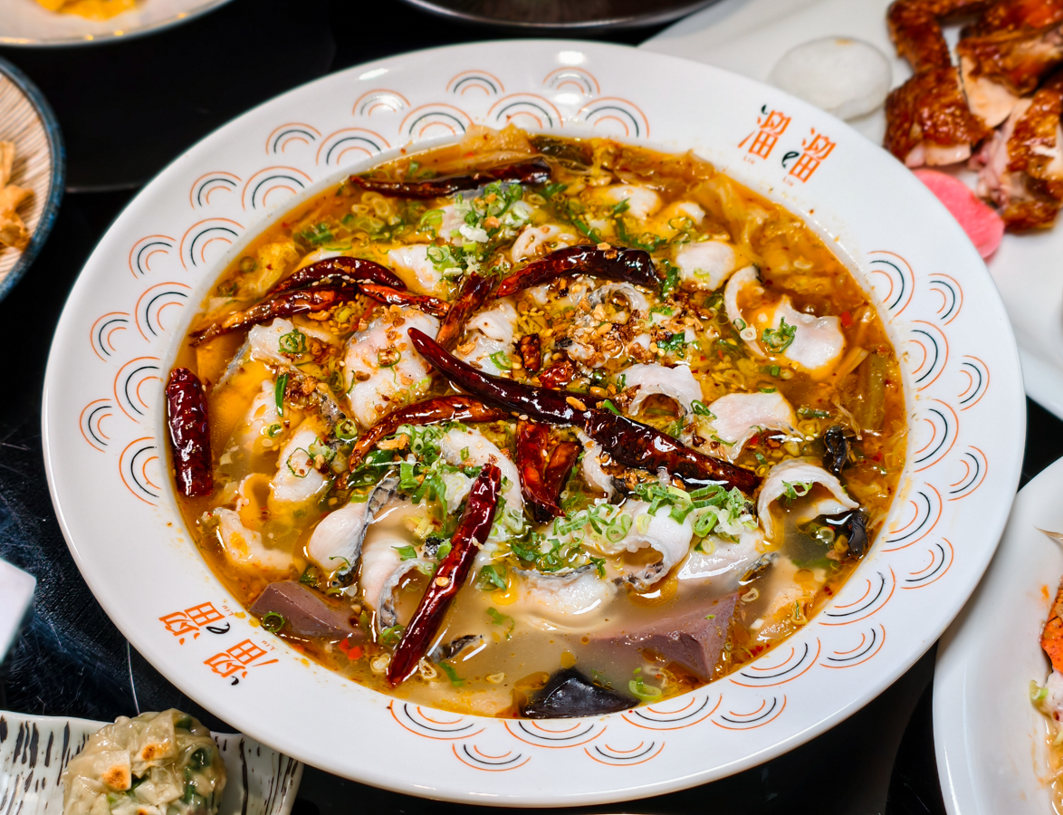 [高雄]常粵-高雄巨蛋商圈最新家家常港式餐廳! 必點脆皮炸子雞! @美食好芃友（芃芃）