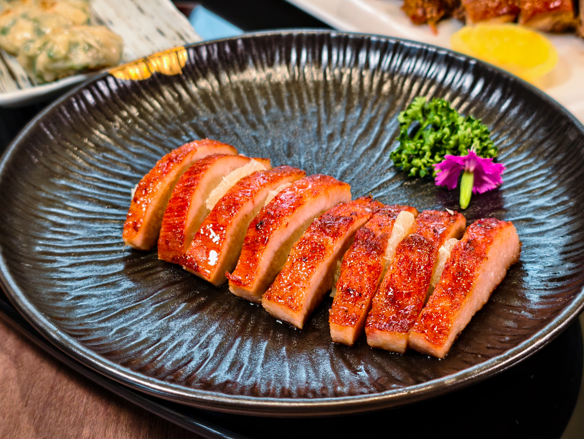 [高雄]常粵-高雄巨蛋商圈最新家家常港式餐廳! 必點脆皮炸子雞! @美食好芃友（芃芃）
