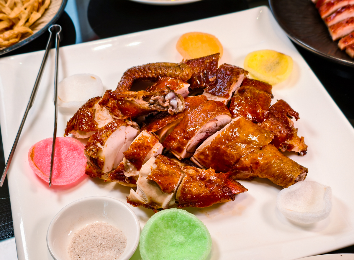 [高雄]常粵-高雄巨蛋商圈最新家家常港式餐廳! 必點脆皮炸子雞! @美食好芃友（芃芃）