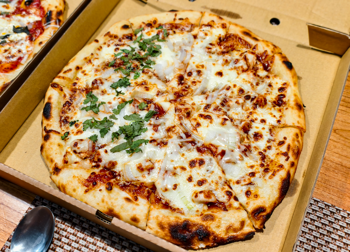 [高雄]OPIZZA-美國人開的高雄pizza店!大推美式臘腸加墨西哥辣椒「火球披薩」 @美食好芃友（芃芃）