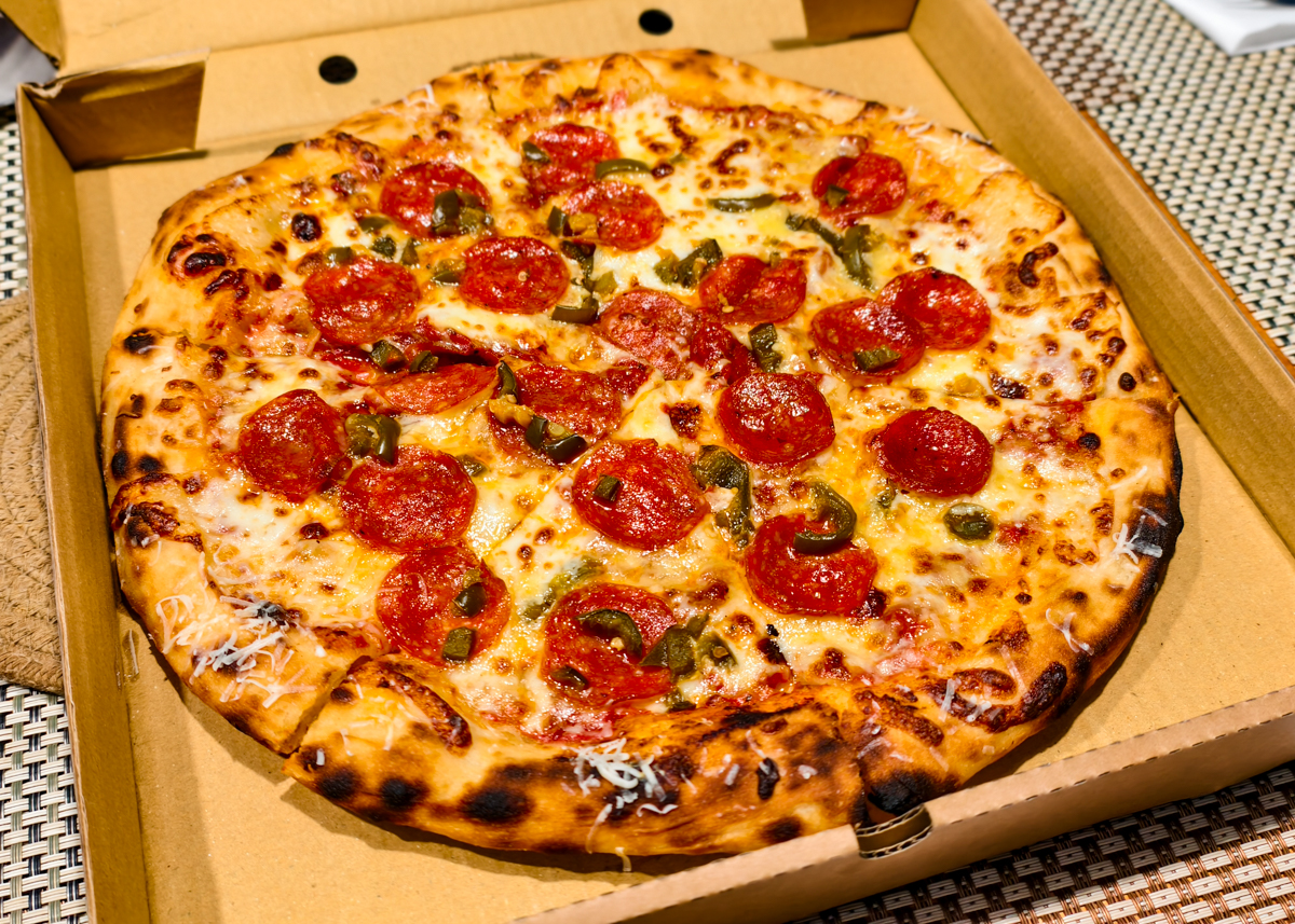 [高雄]OPIZZA-美國人開的高雄pizza店!大推美式臘腸加墨西哥辣椒「火球披薩」 @美食好芃友（芃芃）