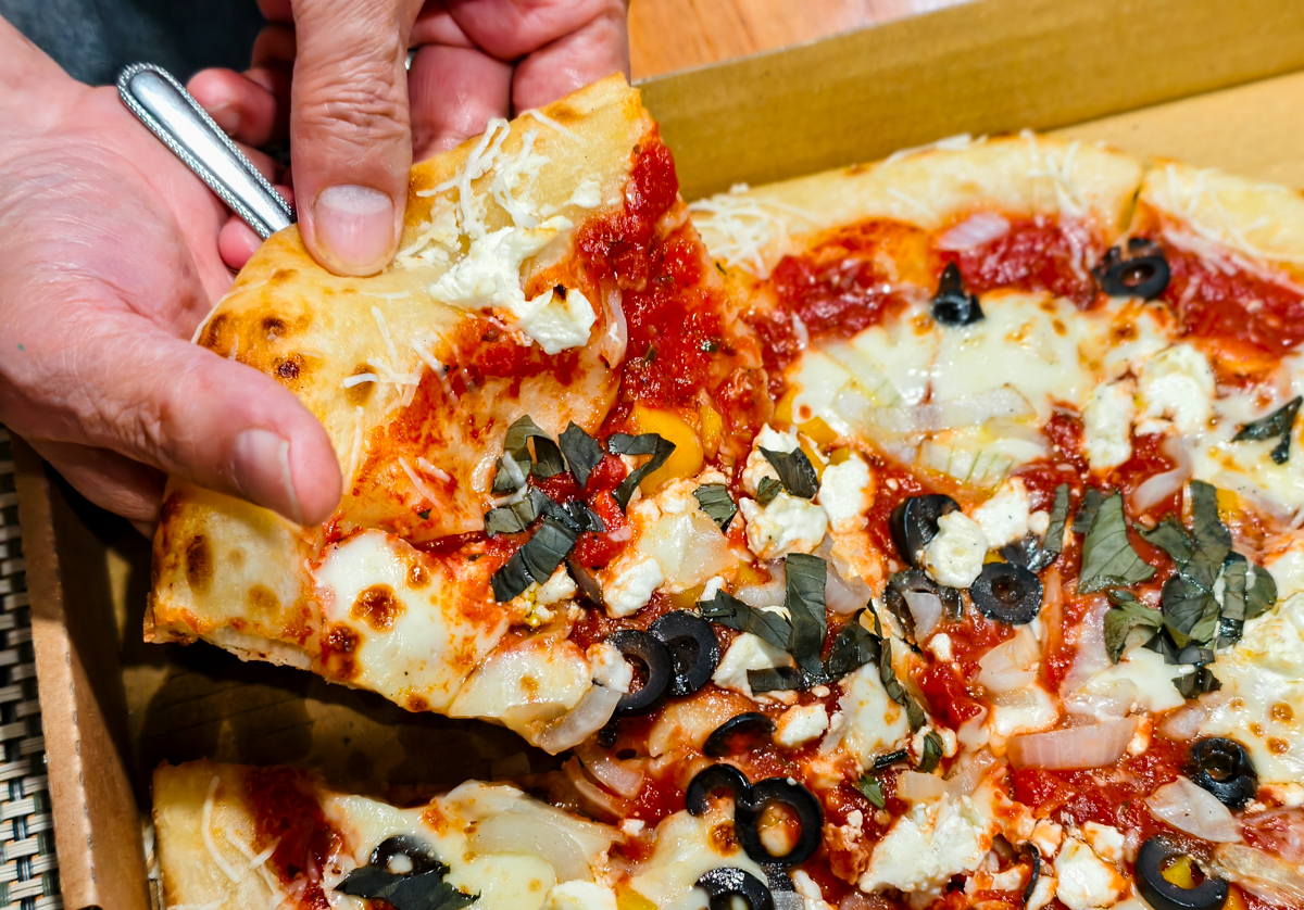 [高雄]OPIZZA-美國人開的高雄pizza店!大推美式臘腸加墨西哥辣椒「火球披薩」 @美食好芃友（芃芃）