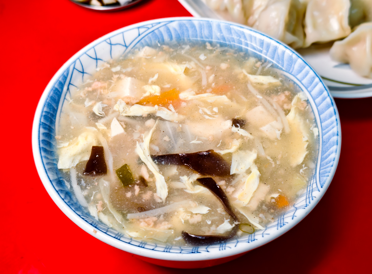 [高雄]于家水餃大王-只賣韭黃水餃50年高雄水餃老字號!自強夜市搬到永昌街照樣每天上千顆在賣~ @美食好芃友（芃芃）