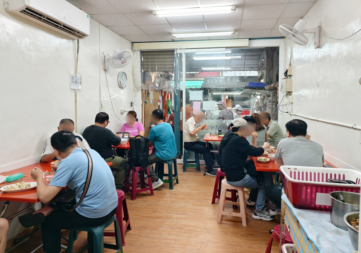 [高雄]于家水餃大王-只賣韭黃水餃50年高雄水餃老字號!自強夜市搬到永昌街照樣每天上千顆在賣~ @美食好芃友（芃芃）