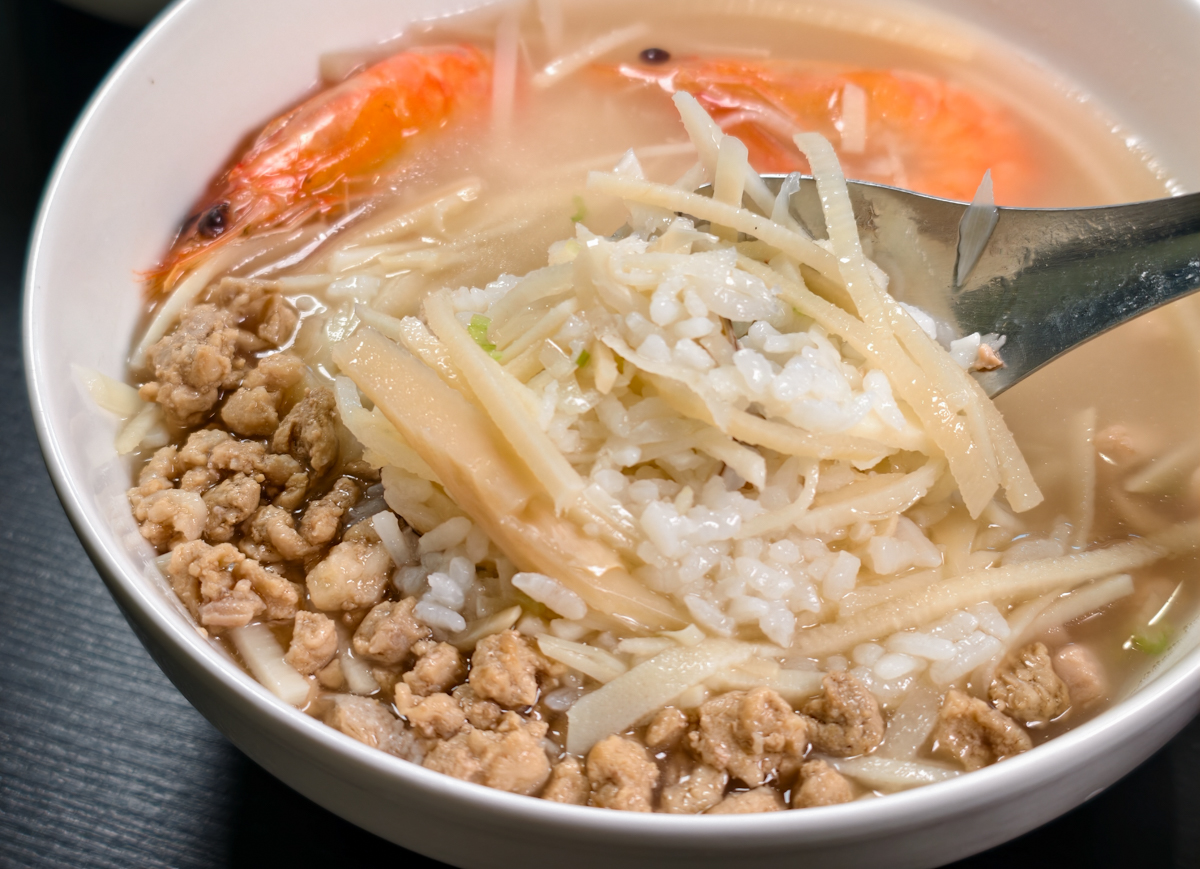 [高雄]一碗質樸巨蛋立信店-高雄巨蛋商圈超強海鮮粥!祖傳60年鮮筍海鮮泡飯x蛤蜊絲瓜麵線 @美食好芃友（芃芃）