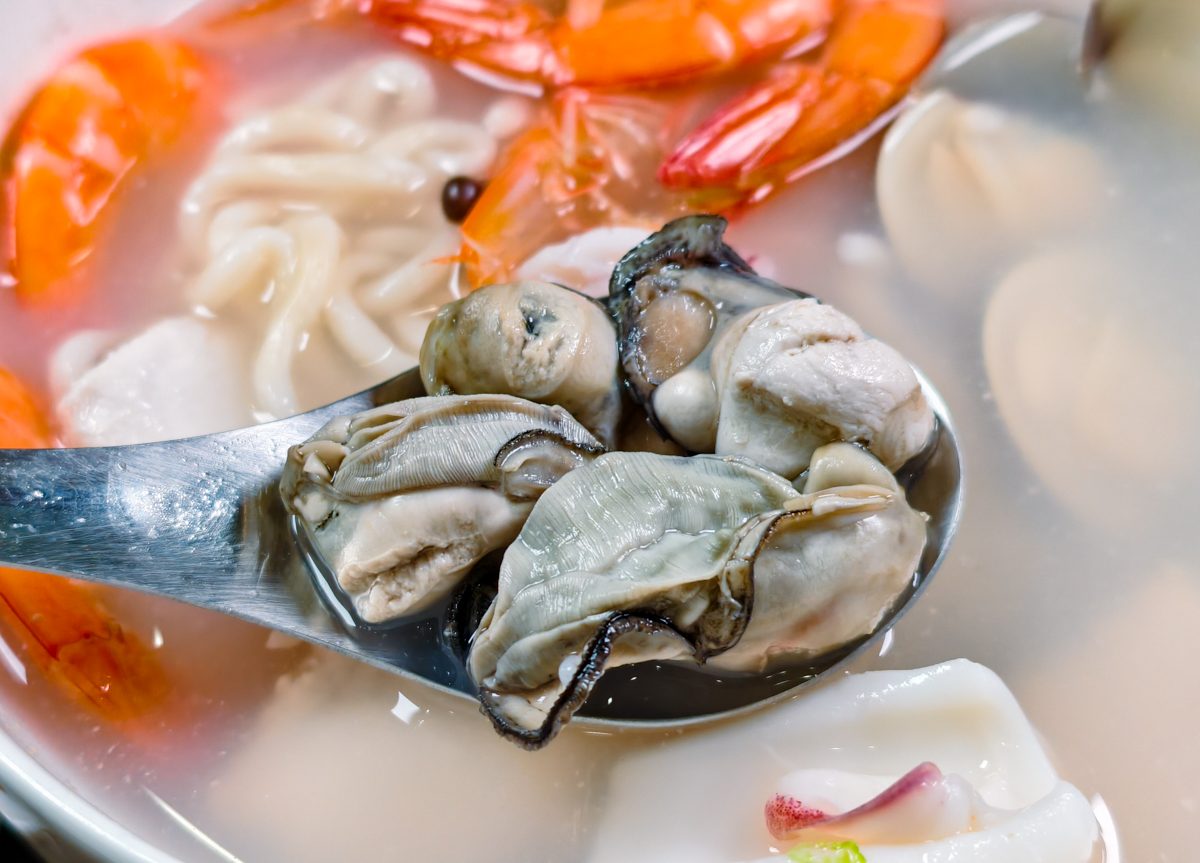 [高雄]一碗質樸巨蛋立信店-高雄巨蛋商圈超強海鮮粥!祖傳60年鮮筍海鮮泡飯x蛤蜊絲瓜麵線 @美食好芃友（芃芃）