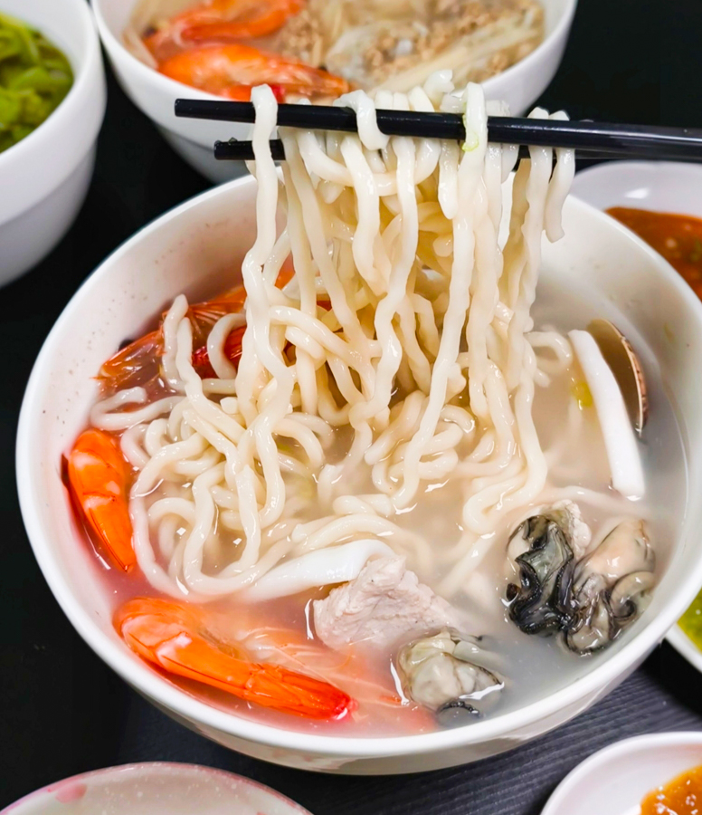 [高雄]一碗質樸巨蛋立信店-高雄巨蛋商圈超強海鮮粥!祖傳60年鮮筍海鮮泡飯x蛤蜊絲瓜麵線 @美食好芃友（芃芃）