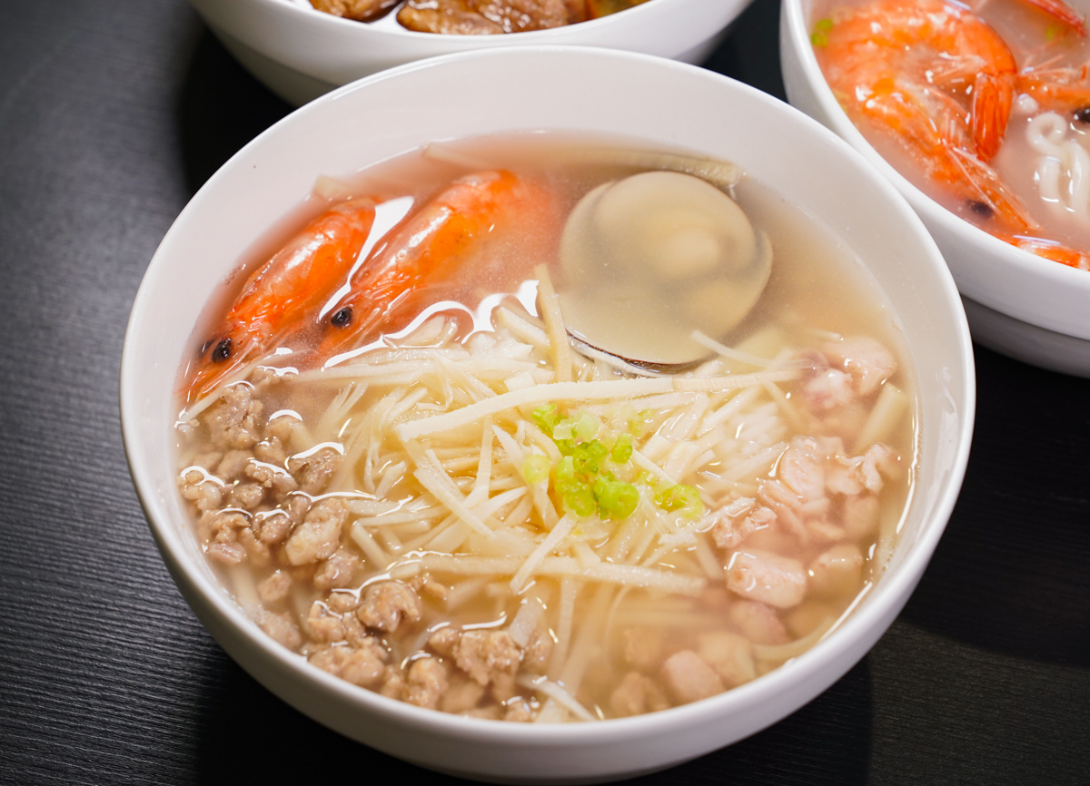 [高雄]一碗質樸巨蛋立信店-高雄巨蛋商圈超強海鮮粥!祖傳60年鮮筍海鮮泡飯x蛤蜊絲瓜麵線 @美食好芃友（芃芃）