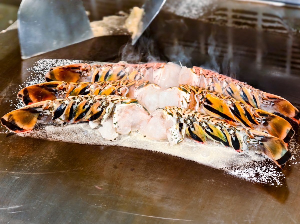 [高雄]樂葵法式鐵板燒-吃鐵板燒日本A5和牛、活體龍蝦、活鮑魚不用加價!一人不用2000爽吃10道鐵板燒套餐~ @美食好芃友（芃芃）