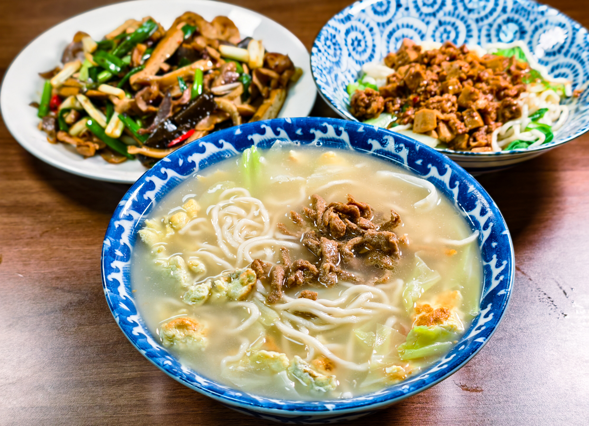 [高雄]仁豐號眷村麵館-懷舊左營眷村麵食!超好吃高雄唯一嗆鍋麵~ @美食好芃友（芃芃）