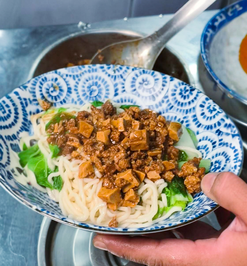 [高雄]仁豐號眷村麵館-懷舊左營眷村麵食!超好吃高雄唯一嗆鍋麵~ @美食好芃友（芃芃）