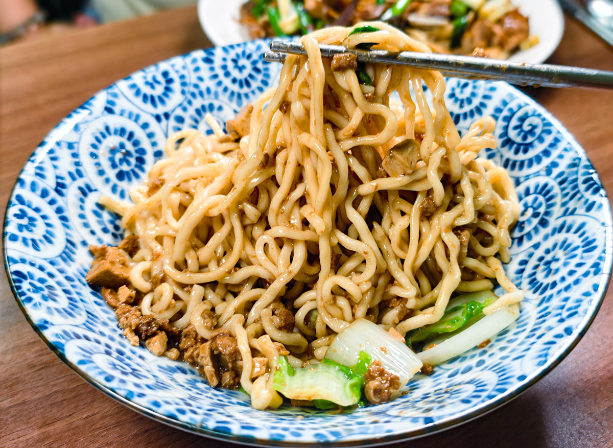 [高雄]仁豐號眷村麵館-懷舊左營眷村麵食!超好吃高雄唯一嗆鍋麵~ @美食好芃友（芃芃）