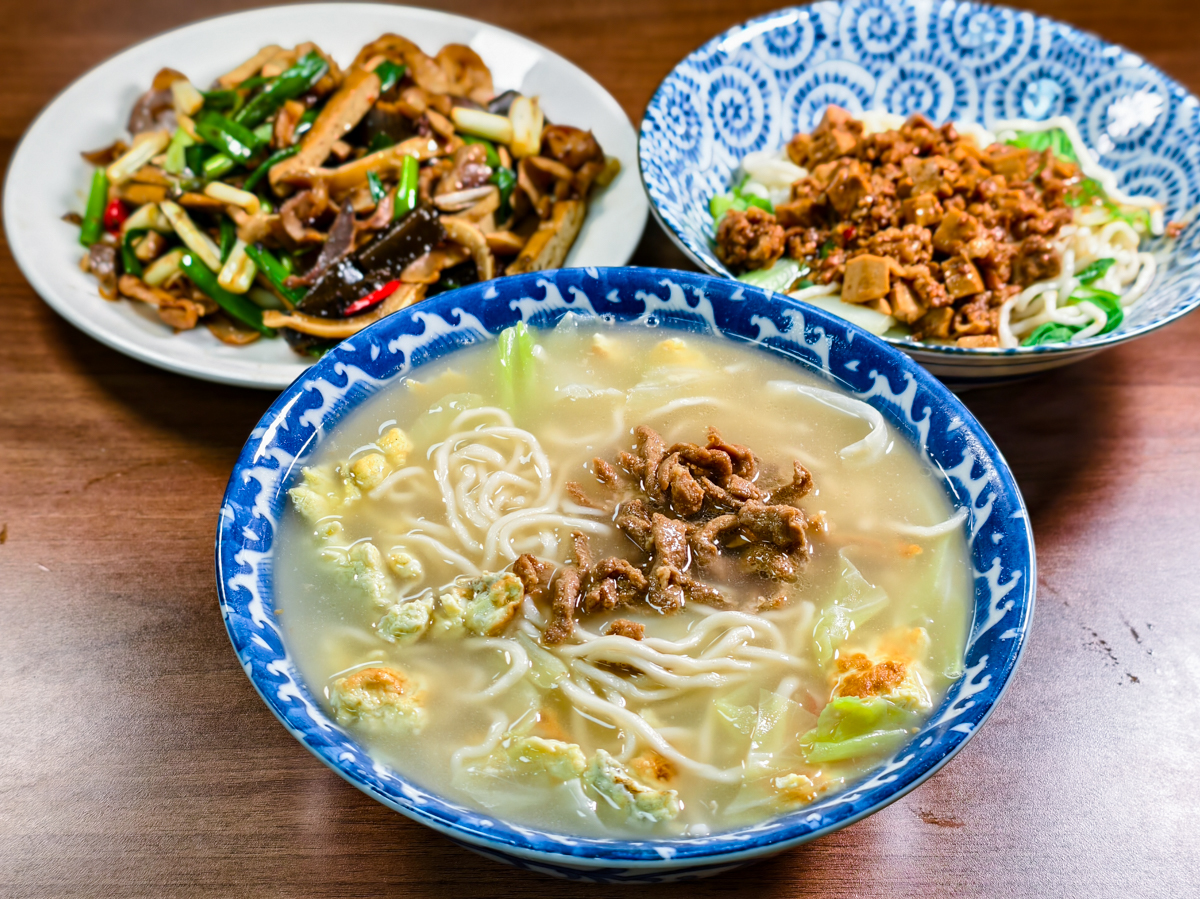 [高雄]仁豐號眷村麵館-懷舊左營眷村麵食!超好吃高雄唯一嗆鍋麵~ @美食好芃友（芃芃）