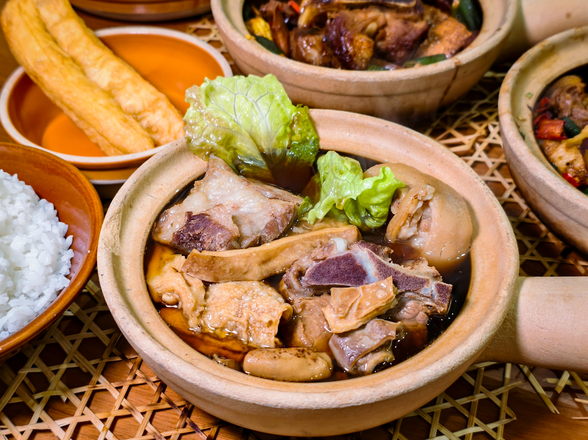 [新北]肉骨潘巴生肉骨茶-馬拉西亞老闆家鄉味!米其林入選肉骨茶~內用湯可續!還有超特別的馬式「乾燒」肉骨茶! @美食好芃友（芃芃）