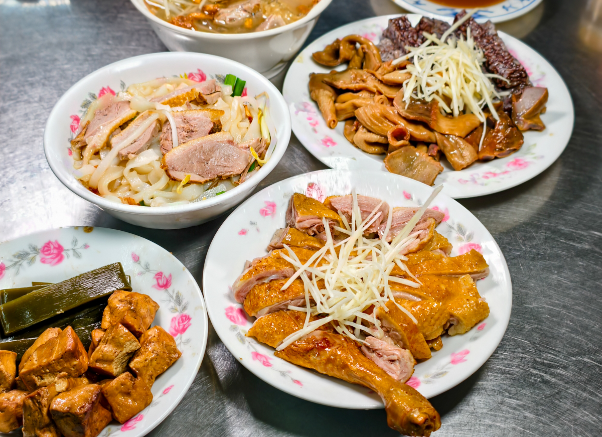 [高雄鹽埕美食]御澗章魚燒-駁二巷弄排隊美食!料多實在創意章魚燒x冬季限定草莓章魚燒 @美食好芃友（芃芃）