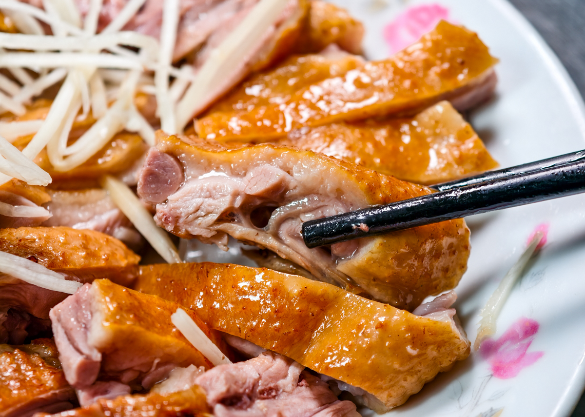 [高雄]月娥鴨肉-低調高雄鴨肉50年老字號!平價好吃煙燻鴨切盤、煙燻滷味! @美食好芃友（芃芃）