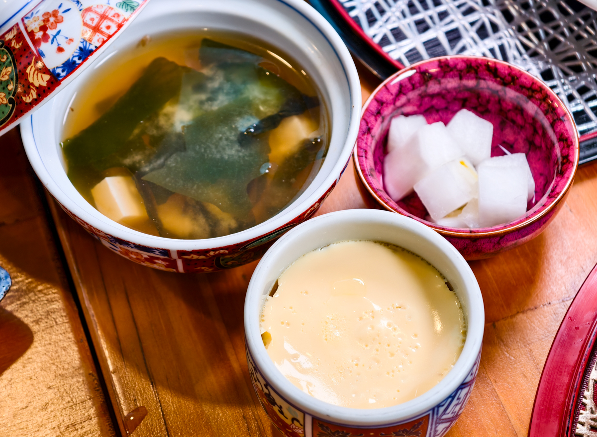 [高雄]鰻心丼-文山特區超人氣高雄鰻魚飯專賣!好吃實在炭烤鰻魚x 鰻牛滿釜飯! @美食好芃友（芃芃）