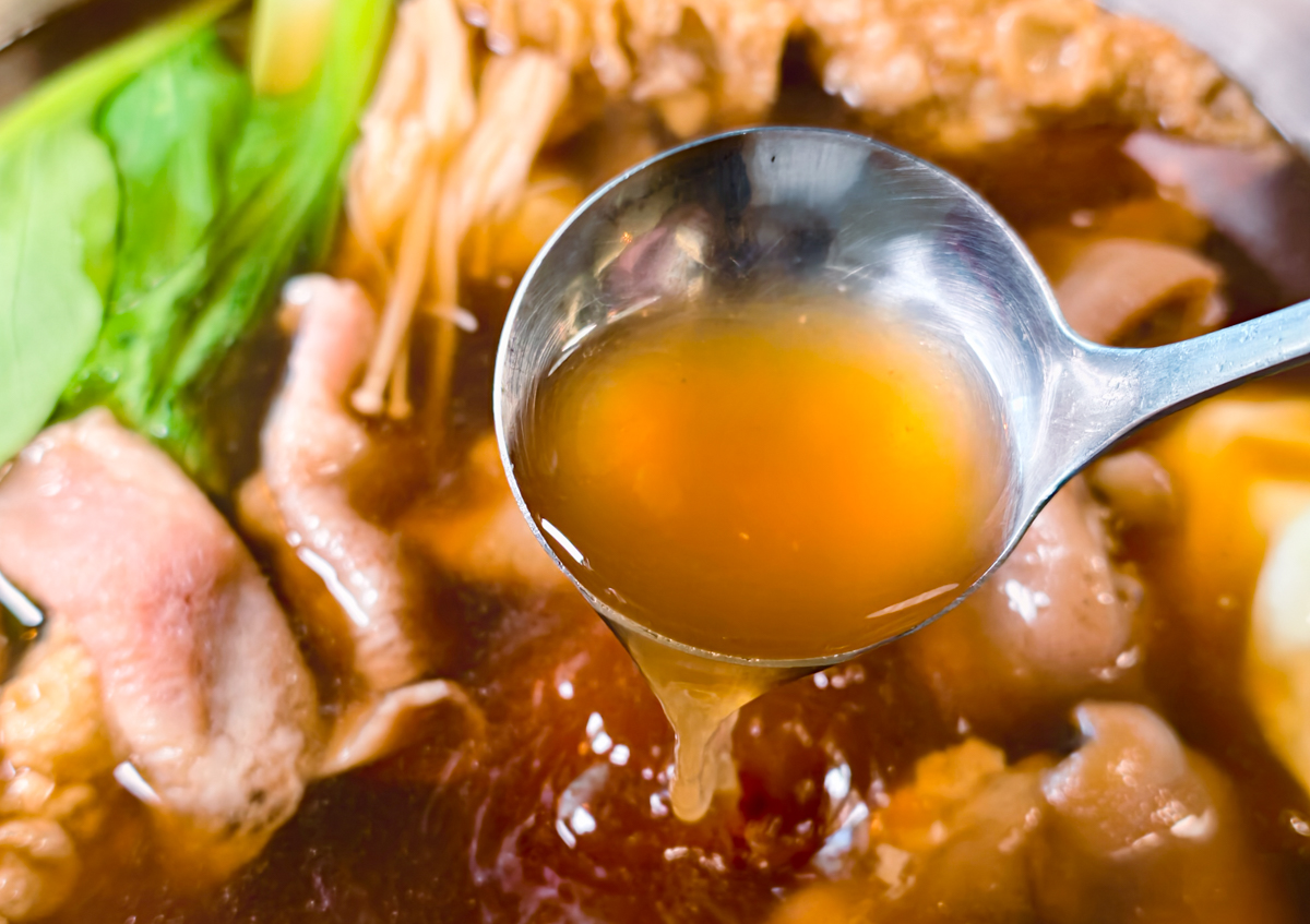[高雄美食]食鍋者正宗南洋風味館-馬來西亞老闆坐鎮!家鄉味大馬肉骨茶湯底x檳城炒麵、炒粿條 @美食好芃友（芃芃）