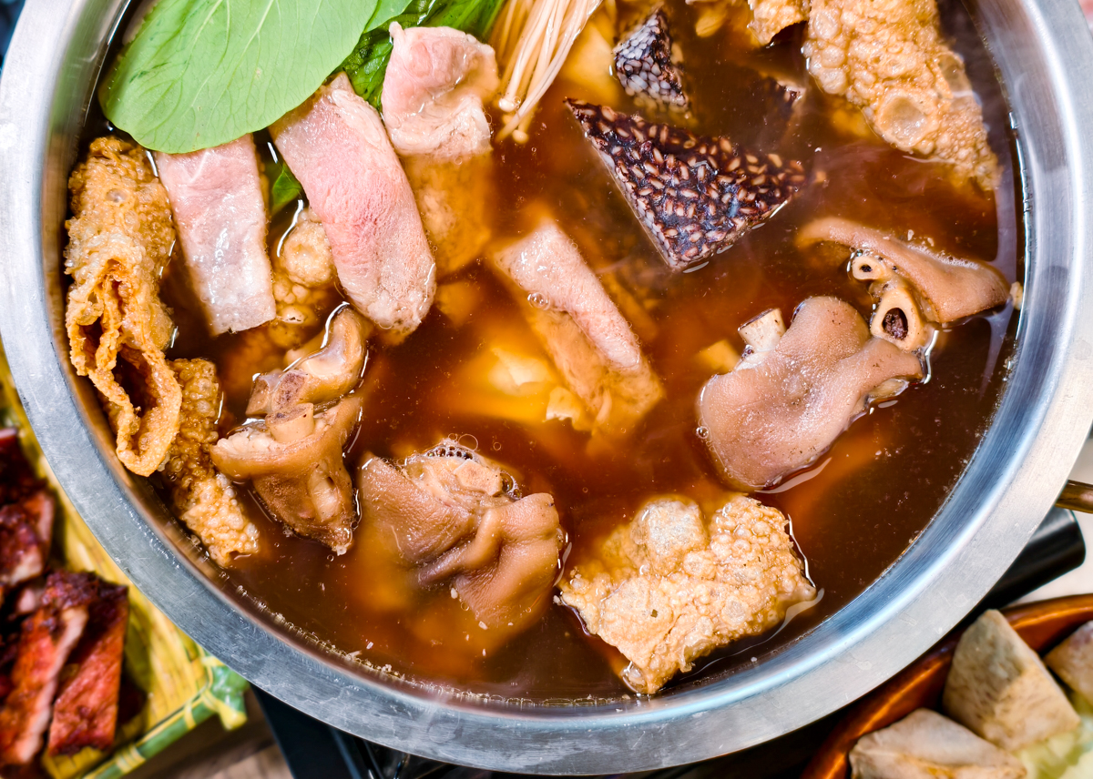 [高雄美食]食鍋者正宗南洋風味館-馬來西亞老闆坐鎮!家鄉味大馬肉骨茶湯底x檳城炒麵、炒粿條 @美食好芃友（芃芃）
