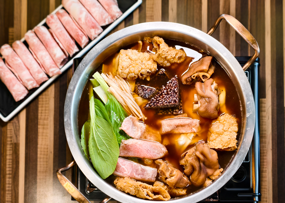 [高雄美食]食鍋者正宗南洋風味館-馬來西亞老闆坐鎮!家鄉味大馬肉骨茶湯底x檳城炒麵、炒粿條 @美食好芃友（芃芃）