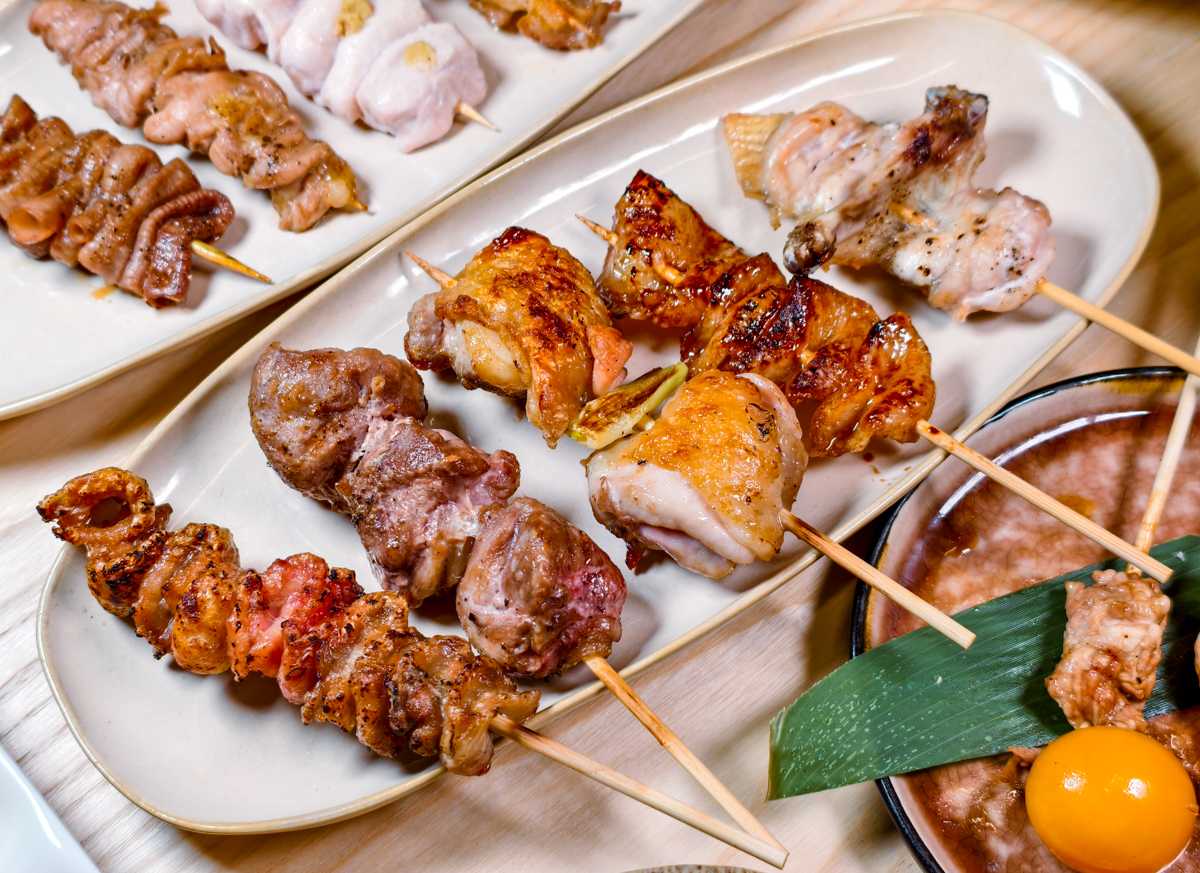 [高雄]TORI+ 燒鳥專賣店-高雄巨蛋商圈人氣居酒屋!牧場開的好吃燒鳥店! @美食好芃友（芃芃）