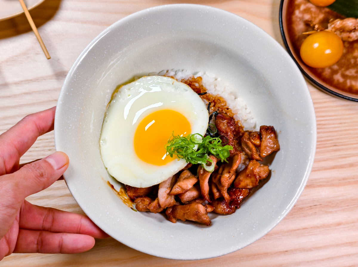 [高雄]TORI+ 燒鳥專賣店-高雄巨蛋商圈人氣居酒屋!牧場開的好吃燒鳥店! @美食好芃友（芃芃）