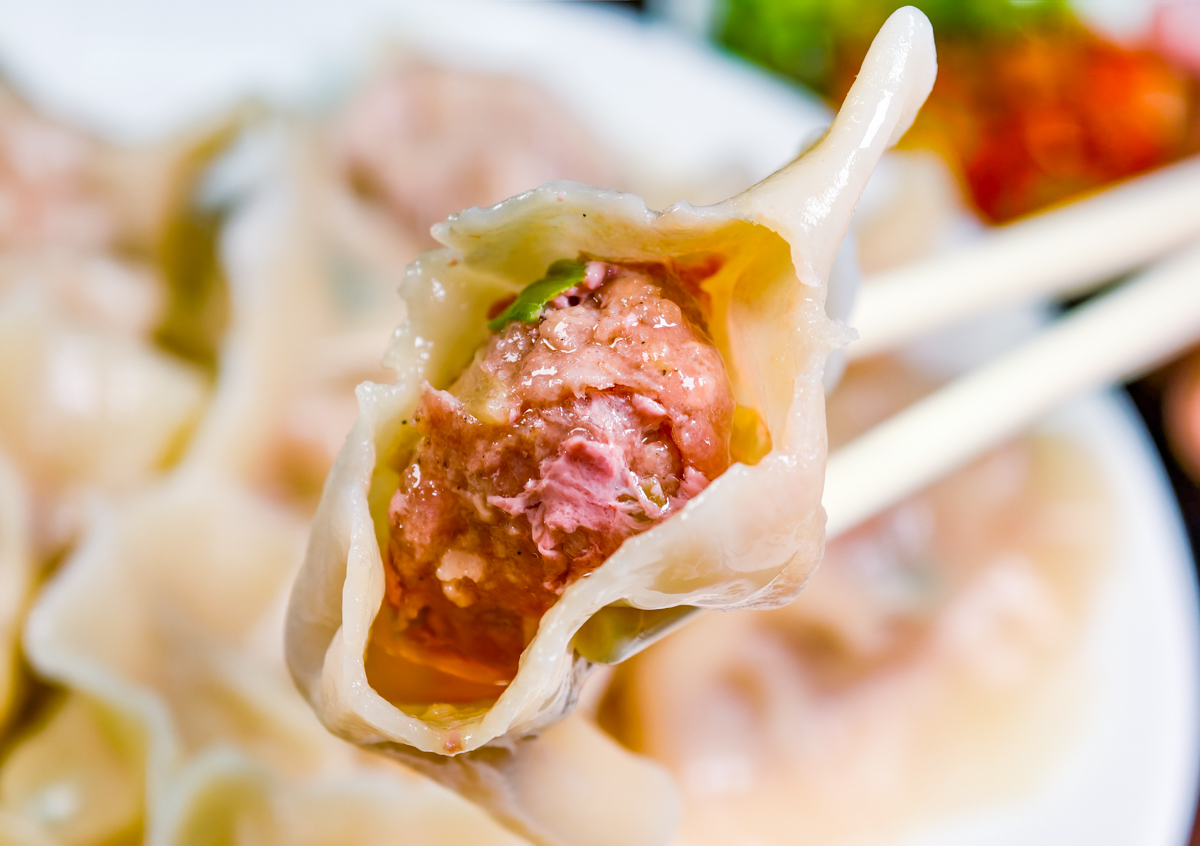[高雄美食]董家眷村口味食堂- 左營隱藏版!爆汁韭黃鍋貼超欠吃 x 大顆飽滿眷村手工水餃! @美食好芃友（芃芃）