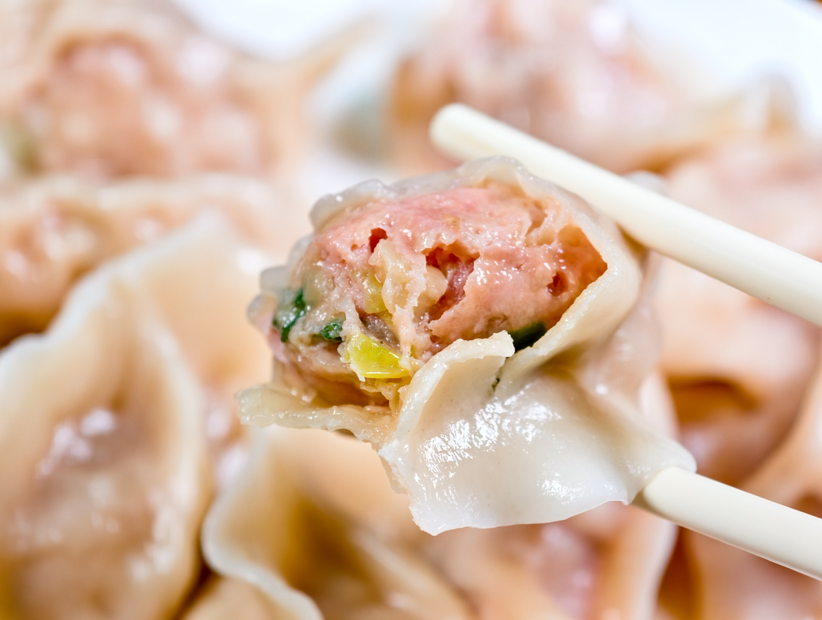 [高雄美食]董家眷村口味食堂- 左營隱藏版!爆汁韭黃鍋貼超欠吃 x 大顆飽滿眷村手工水餃! @美食好芃友（芃芃）