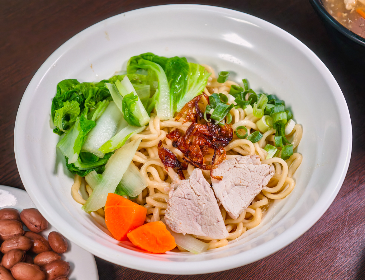 [高雄美食]董家眷村口味食堂- 左營隱藏版!爆汁韭黃鍋貼超欠吃 x 大顆飽滿眷村手工水餃! @美食好芃友（芃芃）