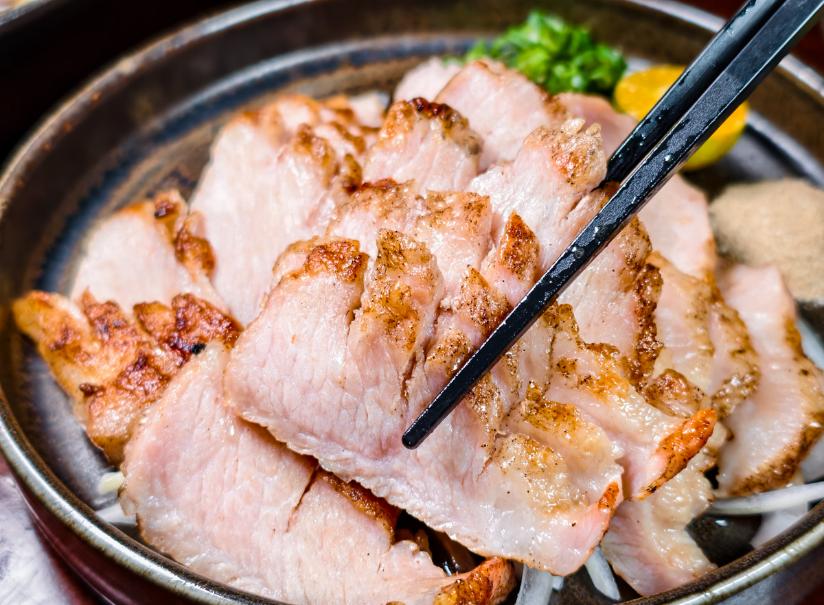 [高雄]釜味人心-鼎中路超人氣!厲害又划算高雄釜飯~還有多樣好吃熱炒、超濃雞白湯!三民區聚餐餐廳推薦 @美食好芃友（芃芃）