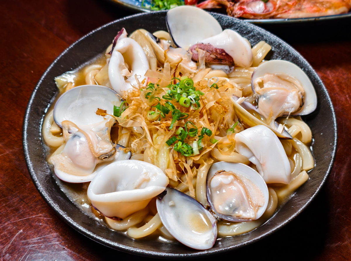 [高雄]釜味人心-鼎中路超人氣!厲害又划算高雄釜飯~還有多樣好吃熱炒、超濃雞白湯!三民區聚餐餐廳推薦 @美食好芃友（芃芃）