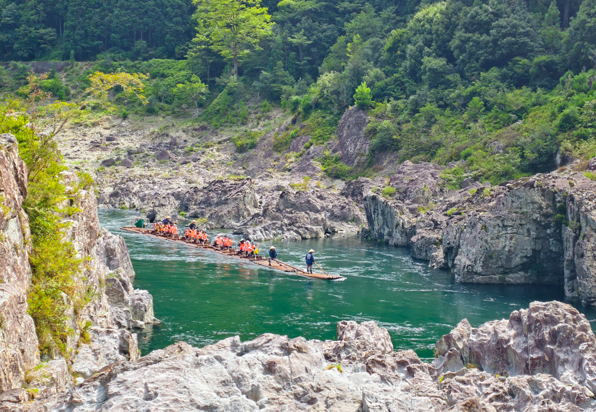 日本唯一!傳承600年極限激流!和歌山北山川觀光木筏泛舟：預約、交通與全濕激流體驗 @美食好芃友（芃芃）
