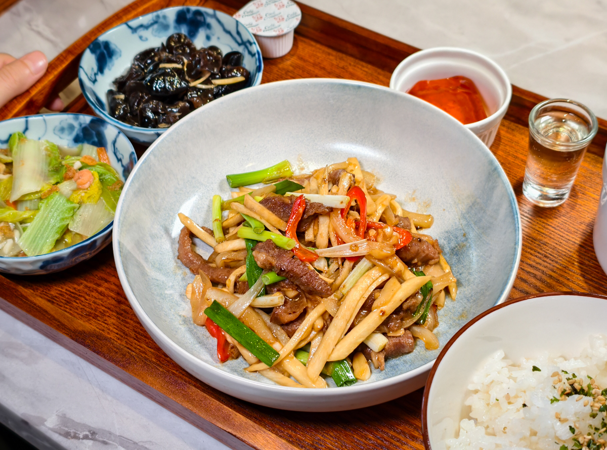 [高雄]麟粥宮-高雄文山特區全新中式定食!298元起大份量主食、豐富小菜和湯品! @美食好芃友（芃芃）