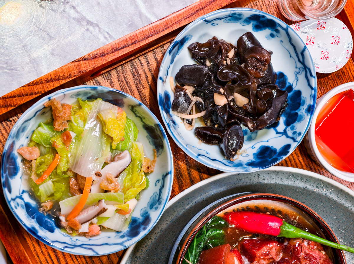 [高雄]麟粥宮-高雄文山特區全新中式定食!298元起大份量主食、豐富小菜和湯品! @美食好芃友（芃芃）
