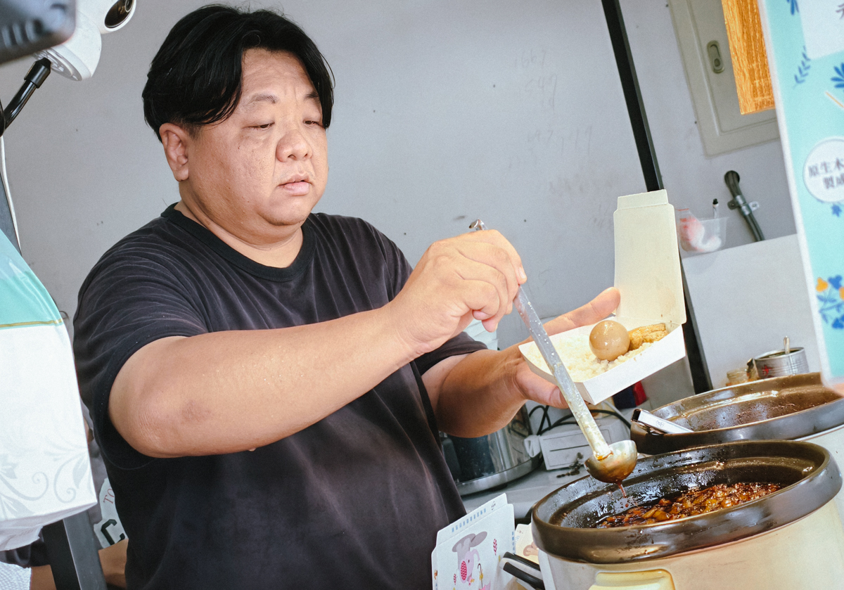 [高雄]打狗川古早味什菜-傳承阿嬤味什菜~超大現炸古早味排骨飯85元有夠扯! @美食好芃友（芃芃）