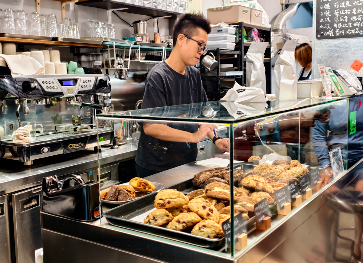 [高雄]和馬咖啡Caf&eacute; de Homer-終於找到我愛的高雄司康!隱身鳳山體育路的高雄咖啡店 @美食好芃友（芃芃）